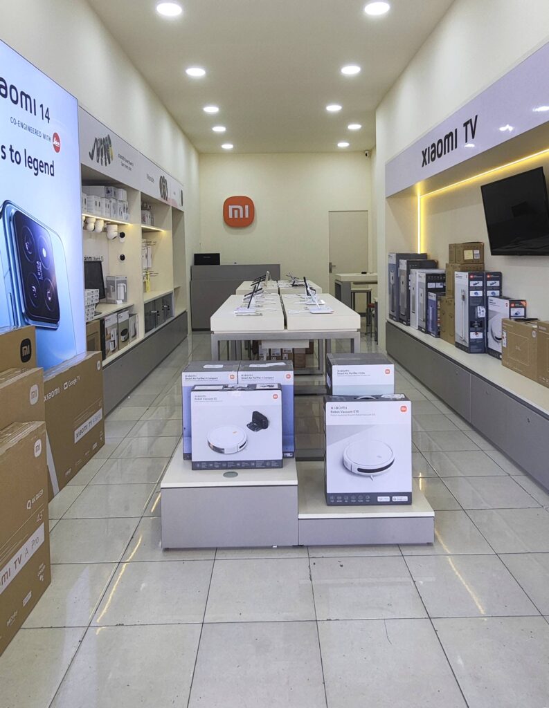 Dalam Toko Xiaomi Authorized Store MiGadget Danau Toba